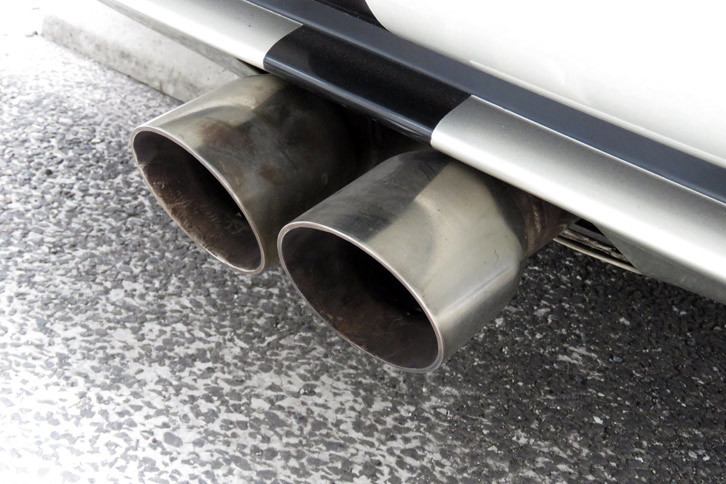 排気音が車検に引っかかってしまったマフラー。今回は事なきを得たが、排気系は機会があればノーマルに戻したいと思う。……まあ、品物だけで25万円とかしそうなので、当分先の話ですが。