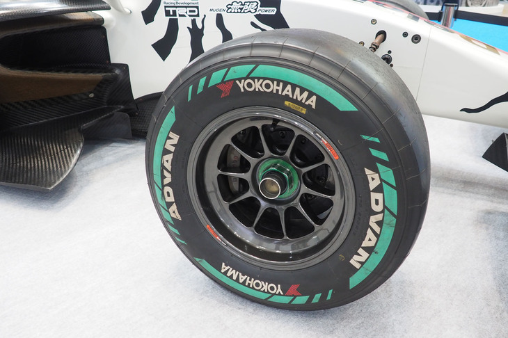 全日本スーパーフォーミュラ選手権に出場するマシンに装着されたアドバンのレーシングタイヤ。