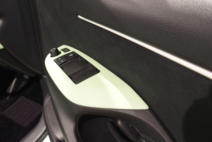 ミツオカ・ビュート ストーリー（ドアのインナーパネル）