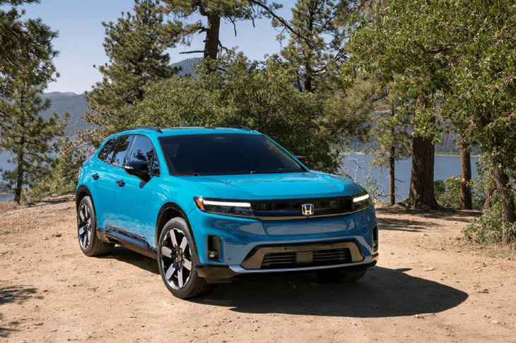 ホンダが北米で2024年の年初に発売を予定している新型電気自動車「プロローグ」。「CR-V」よりもひとまわり大きなボディーサイズが特徴だ。容量85kWhのバッテリーを搭載し、EPA（米国環境保護庁）が定める基準で300マイル（約482km）以上の一充電走行距離を誇る。