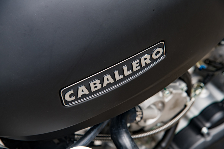 ファンティックのモデルは、日本ではバイク用品メーカーのサイン・ハウスにより、2019年4月に販売が開始された。同社は同じイタリアのスクーター、ランブレッタも取り扱っている。