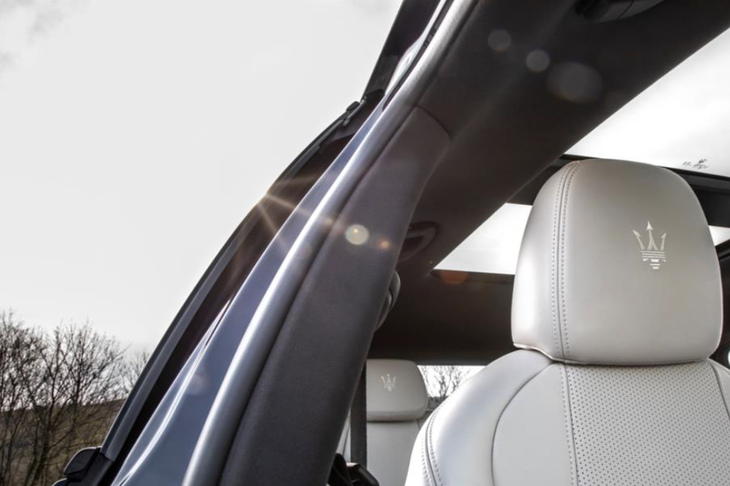 「マセラティ・グレカーレGTインテルニ・ギャッチョ」のシート。