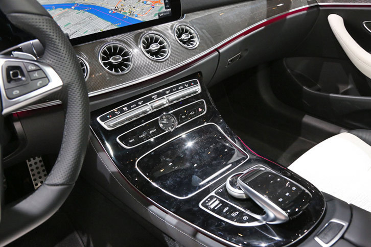 メルセデス・ベンツE400 4MATICクーペ