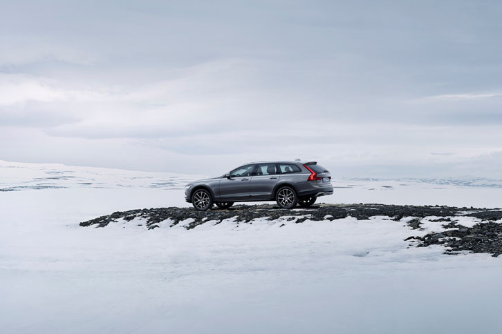 ボルボV90クロスカントリー