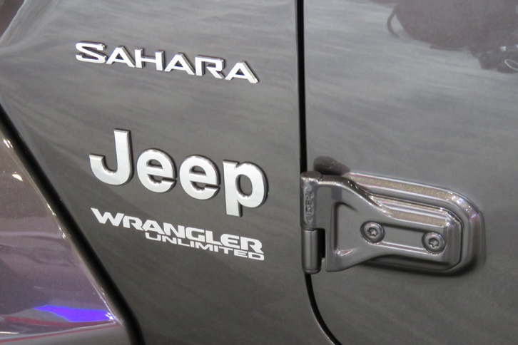 ジープ・ラングラー アンリミテッド サハラ（バッジ）