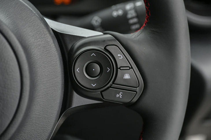 スバルBRZ STI Sport（ステアリングスイッチ）