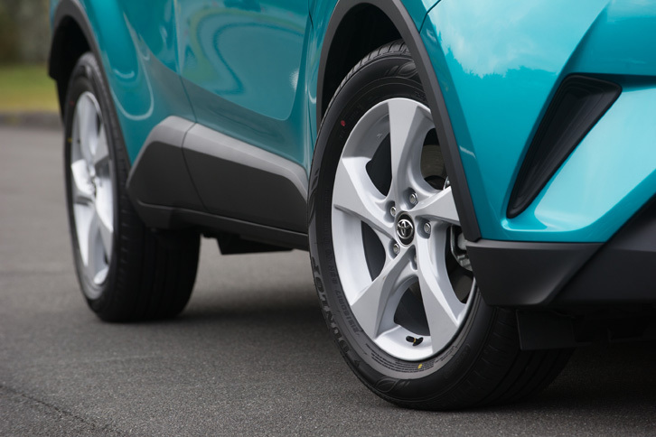 「C-HR」の足まわりには、SACHS（ザックス）のショックアブソーバーが標準装備される。