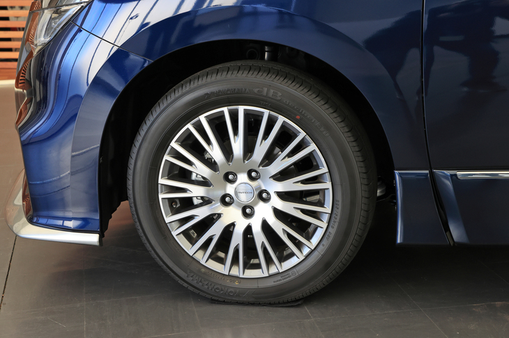 日産エルグランドAUTECH（タイヤ＆ホイール）