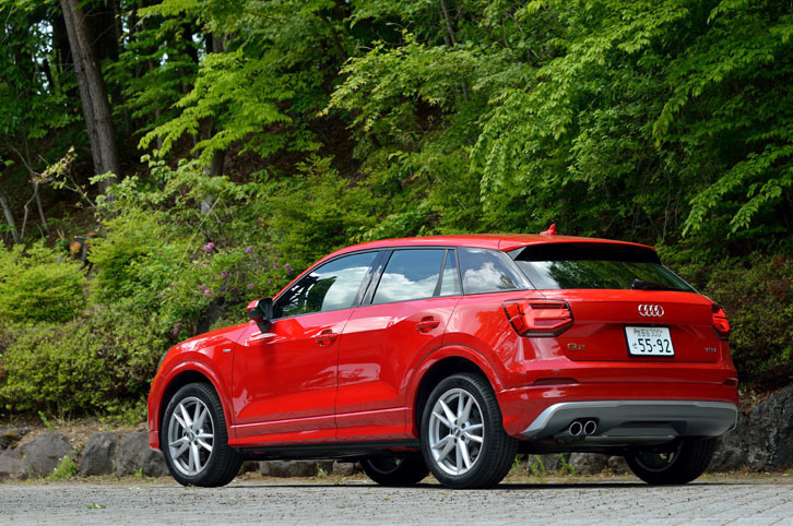 今回の試乗車「Q2ファーストエディション」は、Q2用の主要なオプションがフルに装着された限定車。ドレスアップ用の「S lineパッケージ」や安全装備がセットになった「セーフティパッケージ」も標準で備わる。