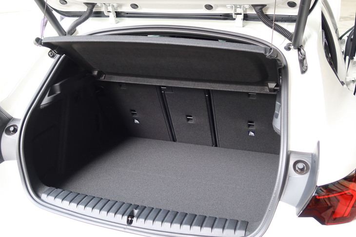 BMW M135 xDrive（ラゲッジスペース）