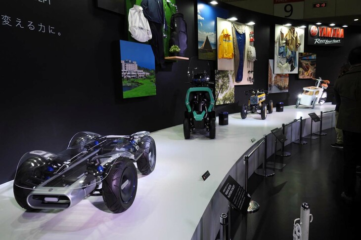 「東京オートサロン2024」におけるヤマハのブースの様子。