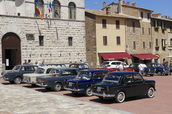 どの時代の「1100」も、中流家庭の足にふさわしい品格を備えていた。