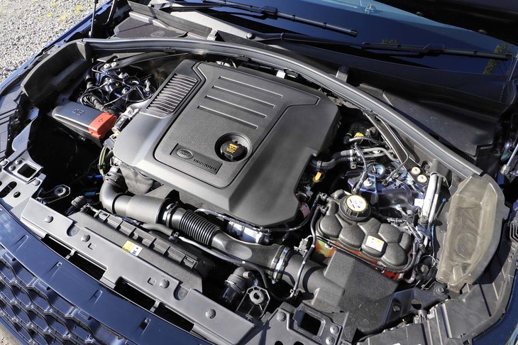 マイルドハイブリッド機構付き2リッター直4ディーゼルターボの最高出力は204PS。1750rpmから430N・mの最大トルクを発生する。