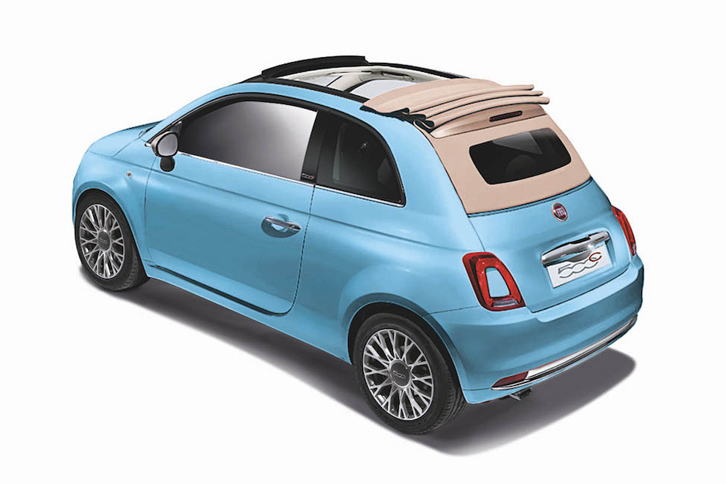 ブルーヴォラーレのボディーカラーをまとう「500Cアイボリートップ」。