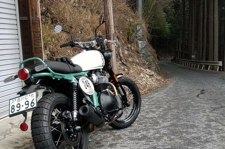 大滝道路にて。この先どうなっているの？　本当に「二瀬ダム」まで続いているんだよなと、ちょっと不安になった。