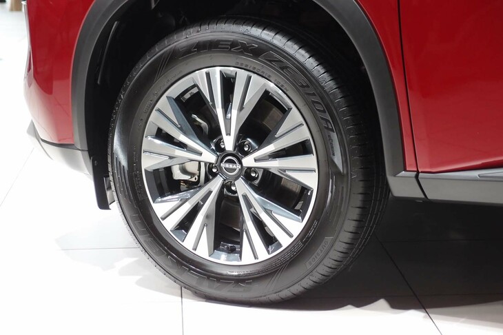日産エクストレイルX e-4ORCE（フロントホイール）