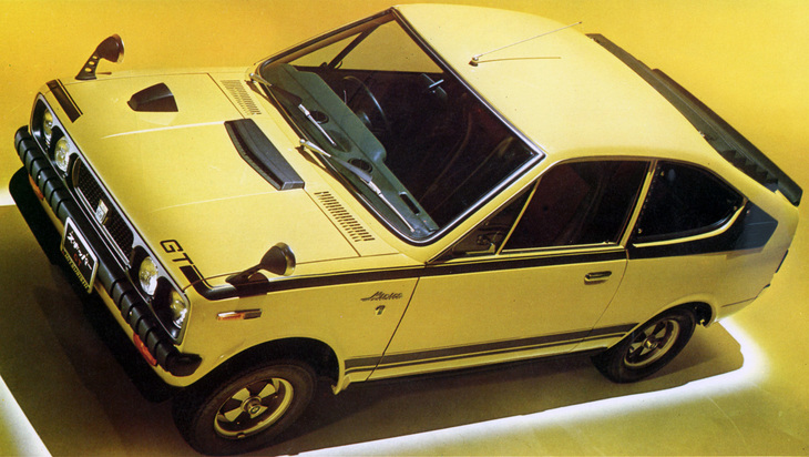 オプションをフル装備した「三菱ミニカ スキッパーGT」。38PSユニットを積んだトップグレードである。ちなみにボンネット上にあるのは、当時の「ポンティアックGTO」に倣ったタコメーター。こんなものまで用意されていたのだ。