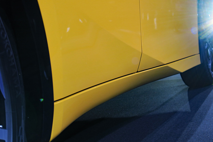 トヨタ・プリウス2.0L PHEVプロトタイプ（サイドシル）