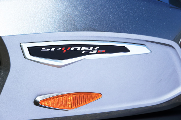 今回はスポーティーな「F3」シリーズのなかでも、小型のウインドスクリーンやサイドラゲッジなどを備えた「F3-T」に試乗した。