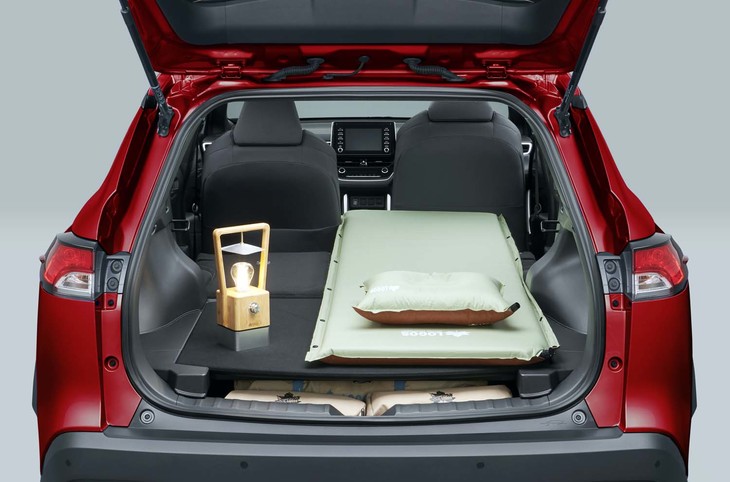 トヨタ・カローラ クロス（荷物の収納例）