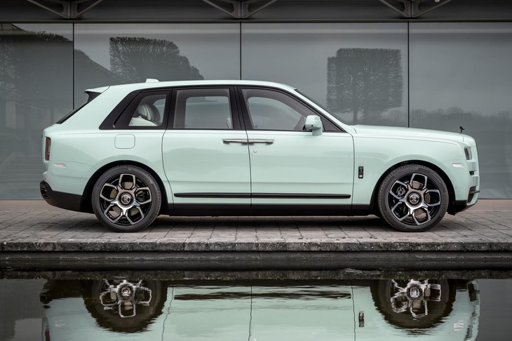 全長5.3m以上、車重は2.7tを超える大型SUV「ロールス・ロイス・カリナン」。こうしたクルマでは、数百kgの重量増や数百万円のコストアップは、致命的なマイナス要因にはならないものだ。