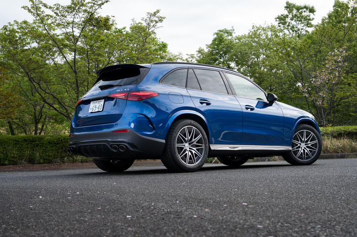 この日にドライブしたのは正統派SUVタイプの「メルセデスAMG GLC43 4MATIC」。ルーフがリア下がりになった「クーペ」もラインナップされている。