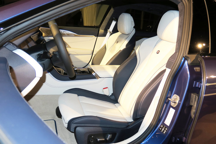 BMWアルピナB8グランクーペ（フロントシート）