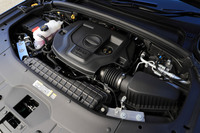 「ペンタスター」と呼ばれる3.6リッターV6エンジンは、2010年登場の先代「グランドチェロキー」から導入されたクライスラー／ジープ／ダッジではおなじみのユニットだ。使用燃料がレギュラーガソリンなのがうれしい。