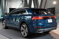 ブランド初のクーペスタイルSUVにして新たな旗艦SUV　アウディの新型車「Q8」が日本デビューの画像