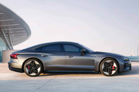 アウディが「e-tron GT」を日本初公開　2モーター4WDを搭載した電動の4ドアクーペの画像