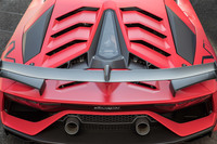 新開発のカーボン製リアウイング。「ALA」のエアアウトレットが内蔵されただけでなく、エアフォイルやサイドウイングレットも改良されている。