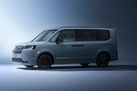 「エアーEX」と同時に設定される「スパーダ プレミアムライン ブラックエディション」。随所にあしらわれたブラックのアクセントがポイントだ。