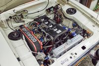 エスコートの心臓は2リッターのBDGユニット。この日、撮影のための移動では快音を響かせた。