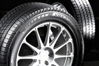 「ブリザックVRX3」は、2021年9月に発売されたブリヂストンの最新スタッドレスタイヤ。2022年10月に、SUV向けとして215/70R16から225/45R21までの12種類のサイズが追加設定された。