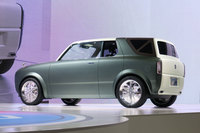 「WAKUスポ」は、ボタンひとつでクーペからワゴンに変身する。