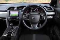 テスト車には、素早いシフト操作を実現させるクイックシフターが装着されていた。