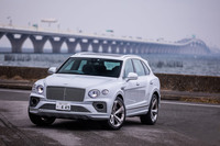 2021年11月に日本導入が発表された「ベントレー・ベンテイガ ハイブリッド」。ベントレーのプラグインハイブリッド車が日本で販売されるのはこれが初となる。