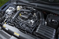 マイナーチェンジで全グレードのパワーユニットが1リッターターボエンジンに一本化された。