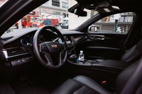 「スーパークルーズ」を搭載した「CT6」のコックピット。通常のCT6と大きくは変わらない。