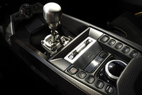 F1ドライバーの理想を実現！ アストンマーティンが限定モデル「ヴァリアント」を日本初公開の画像