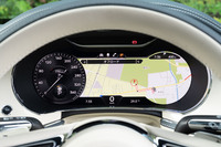 あくまでドライバーズカーのベントレーゆえ、表示パターンを変更しても一番左がスピードメーターというレイアウトは変わらない。クラシカルなフォントに雰囲気を感じる。