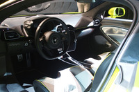 メーターパネルに8インチ液晶ディスプレイを採用。ストップ＆ゴー機能付きインテリジェントアダプティブクルーズコントロール、レーンデパーチャーウオーニング、ハイビームアシストなど運転支援システムの充実も「アルトゥーラ」の特徴。