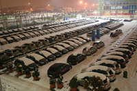 メリディアン・リンゴットの駐車場を埋めた「フィアット・クロマ」のオフィシャルカー。2006年2月撮影。