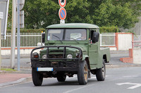 【写真7】ロワール地方の町を走る40系「トヨタ・ランドクルーザー」。