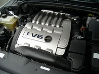 エンジンは210psを発生する3リッターV6、6段ATと組み合わされる。