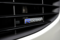 標準モデルのフェイスリフトに併せ、「R-DESIGN」もリニューアルされた。発売は10月25日。今回試乗した「S60」と「V60」のほか、「XC60」にも同時に用意されている。