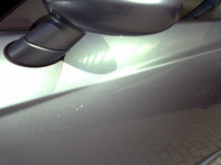 「クロスファイア」の名前の由来になった、ボディサイドのクロスライン。ボンネットのモールドなど、造形は凝ってます。