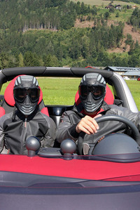 こちらは「スマート・クロスブレード」に乗る完全武装カップル。