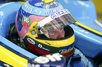 昨2003年アメリカGP以来となるレースにルノーで臨んだ1997年チャンピオン、ジャック・ヴィルヌーヴ。初戦のデキはやや期待はずれといったところか。予選ではチームメイトのアロンソが6位だったのに対し、その0.467秒後方の13位。決勝でもいまひとつぱっとせず11位でゴールした。レース終盤、因縁深いシューマッハーと、まさか11位を争うとは……やはり、ちょっとさびしい結果だった。（写真＝ルノー）