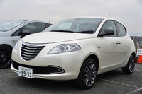 2012年12月に登場した「クライスラー・イプシロン」。クライスラーとしては「PTクルーザー」以来のコンパクトカーだが、先達に負けない人気を得られるか？